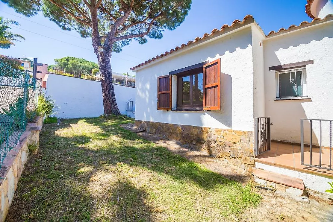 Charming detached house in Mas Vilà,It is located in a quiet environment surrounded by nature.