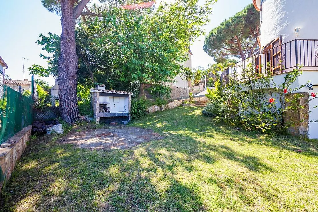 Charming detached house in Mas Vilà,It is located in a quiet environment surrounded by nature.