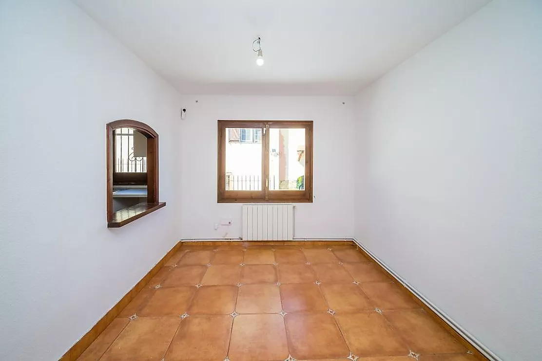 Charming detached house in Mas Vilà,It is located in a quiet environment surrounded by nature.