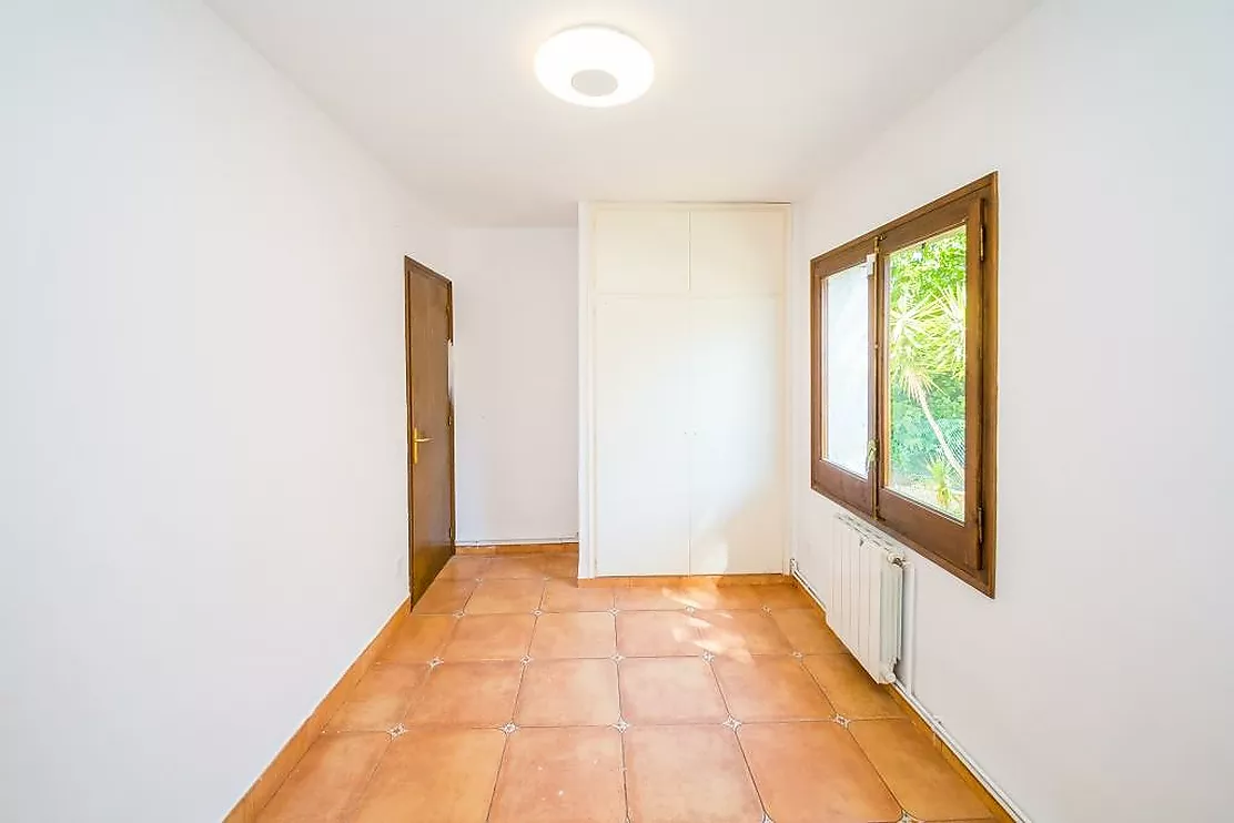 Charming detached house in Mas Vilà,It is located in a quiet environment surrounded by nature.