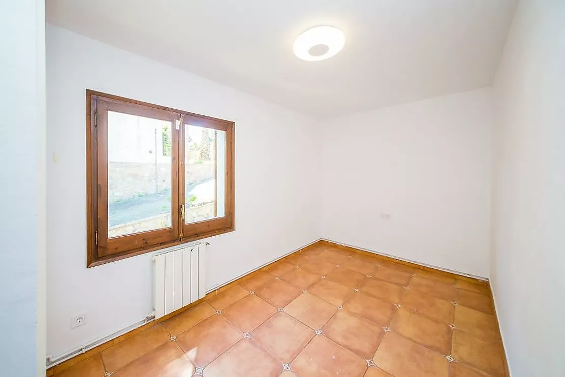 Charming detached house in Mas Vilà,It is located in a quiet environment surrounded by nature.