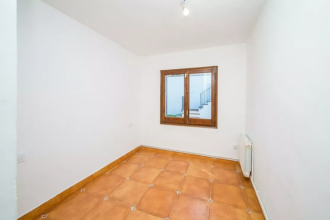 Charming detached house in Mas Vilà,It is located in a quiet environment surrounded by nature.