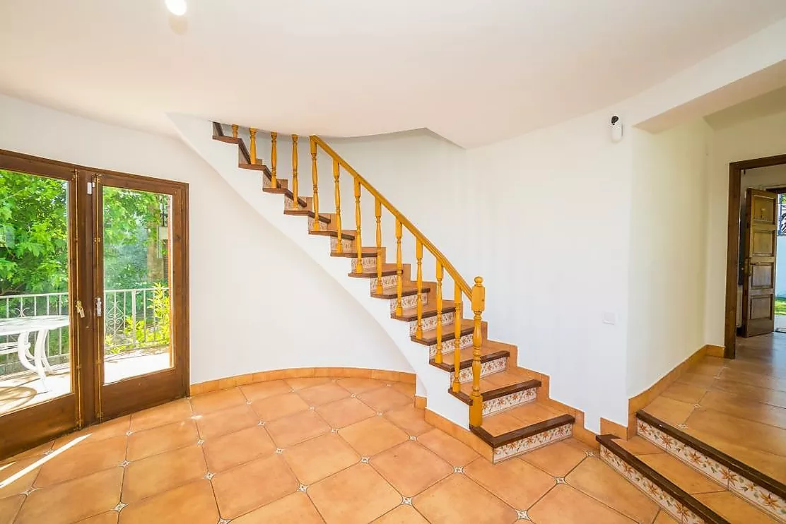 Charming detached house in Mas Vilà,It is located in a quiet environment surrounded by nature.