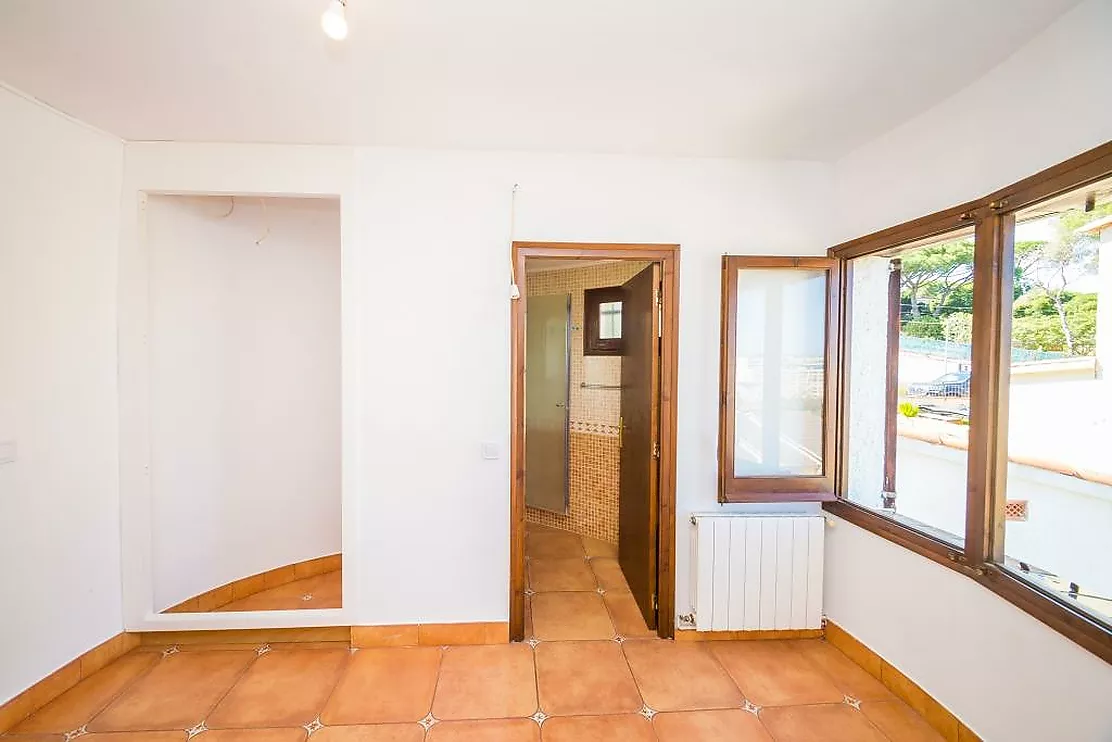 Charming detached house in Mas Vilà,It is located in a quiet environment surrounded by nature.