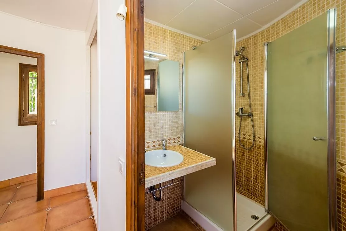 Charming detached house in Mas Vilà,It is located in a quiet environment surrounded by nature.