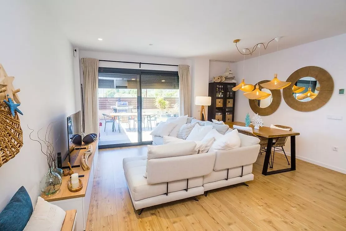 Impresionante planta baja con gran jardín privado de 128 m² y piscina comunitaria