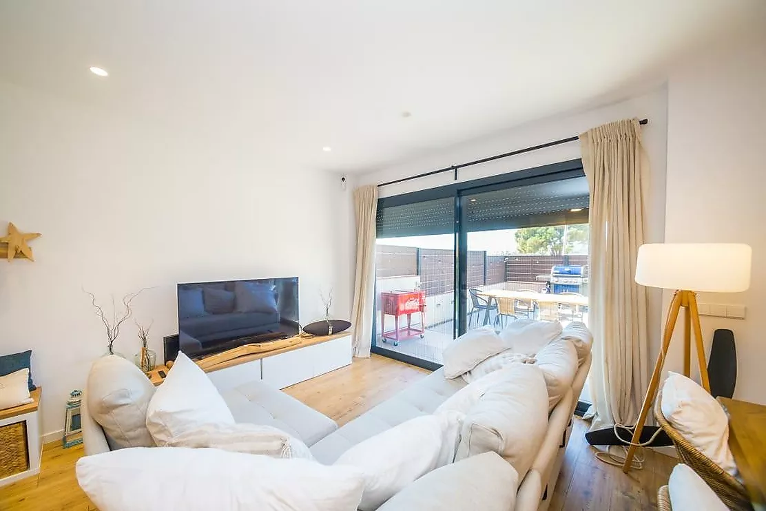 Impresionante planta baja con gran jardín privado de 128 m² y piscina comunitaria