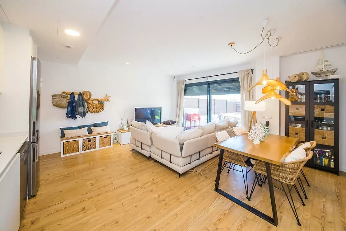 Impresionante planta baja con gran jardín privado de 128 m² y piscina comunitaria