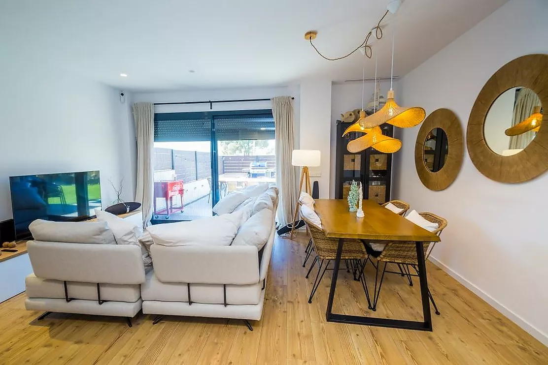 Impresionante planta baja con gran jardín privado de 128 m² y piscina comunitaria