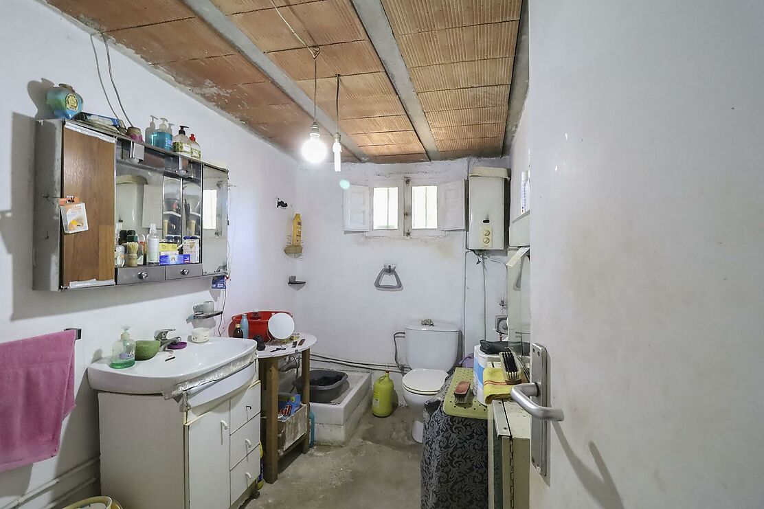 House to renovate in Llagostera and Tossa.
