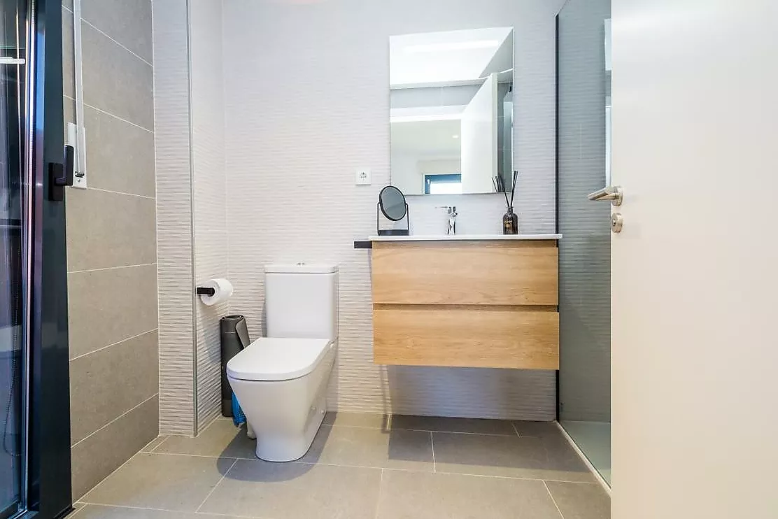 Impresionante planta baja con gran jardín privado de 128 m² y piscina comunitaria