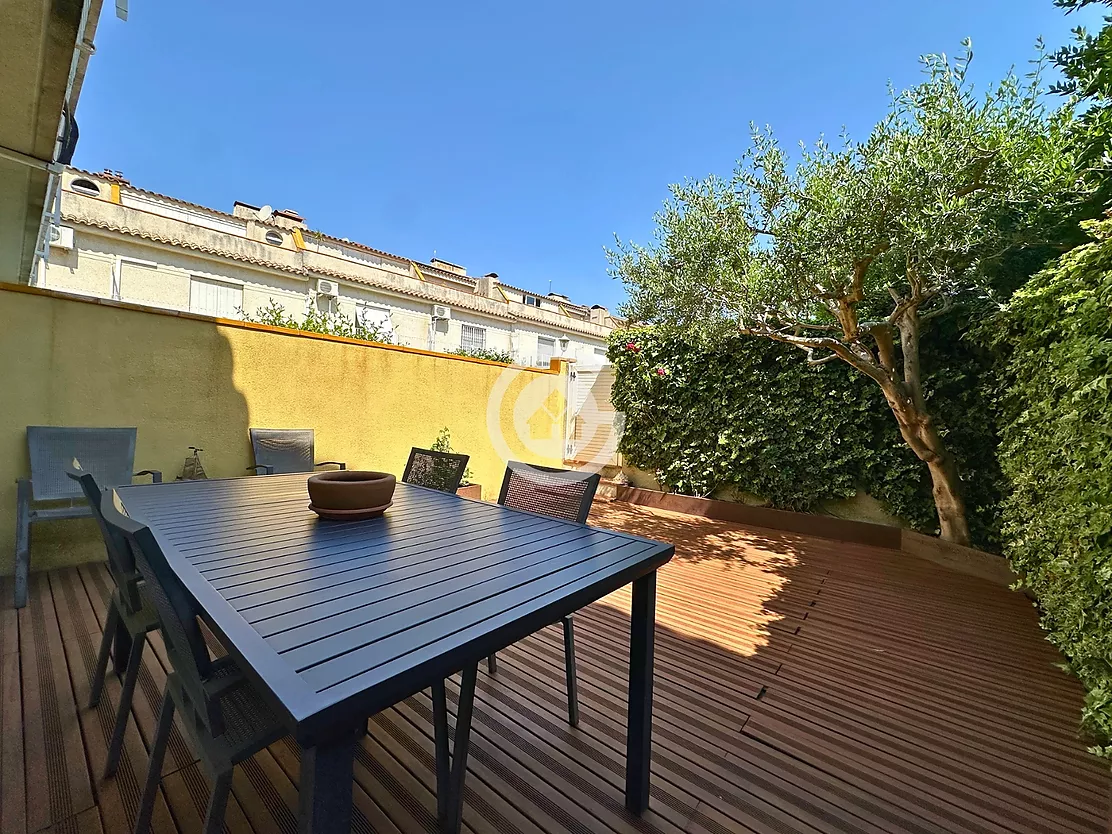 Magnífica casa adossada a Palafrugell amb 5 dormitoris, garatge i piscina comunitària.