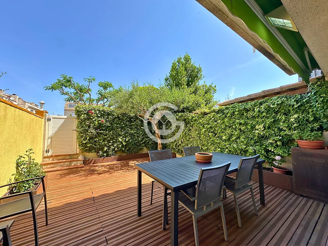 Magnífica casa adossada a Palafrugell amb 5 dormitoris, garatge i piscina comunitària.