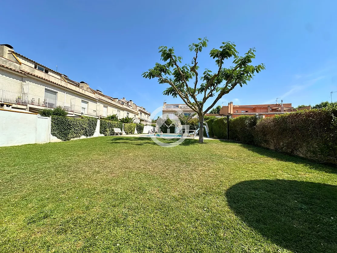 Magnífica casa adossada a Palafrugell amb 5 dormitoris, garatge i piscina comunitària.
