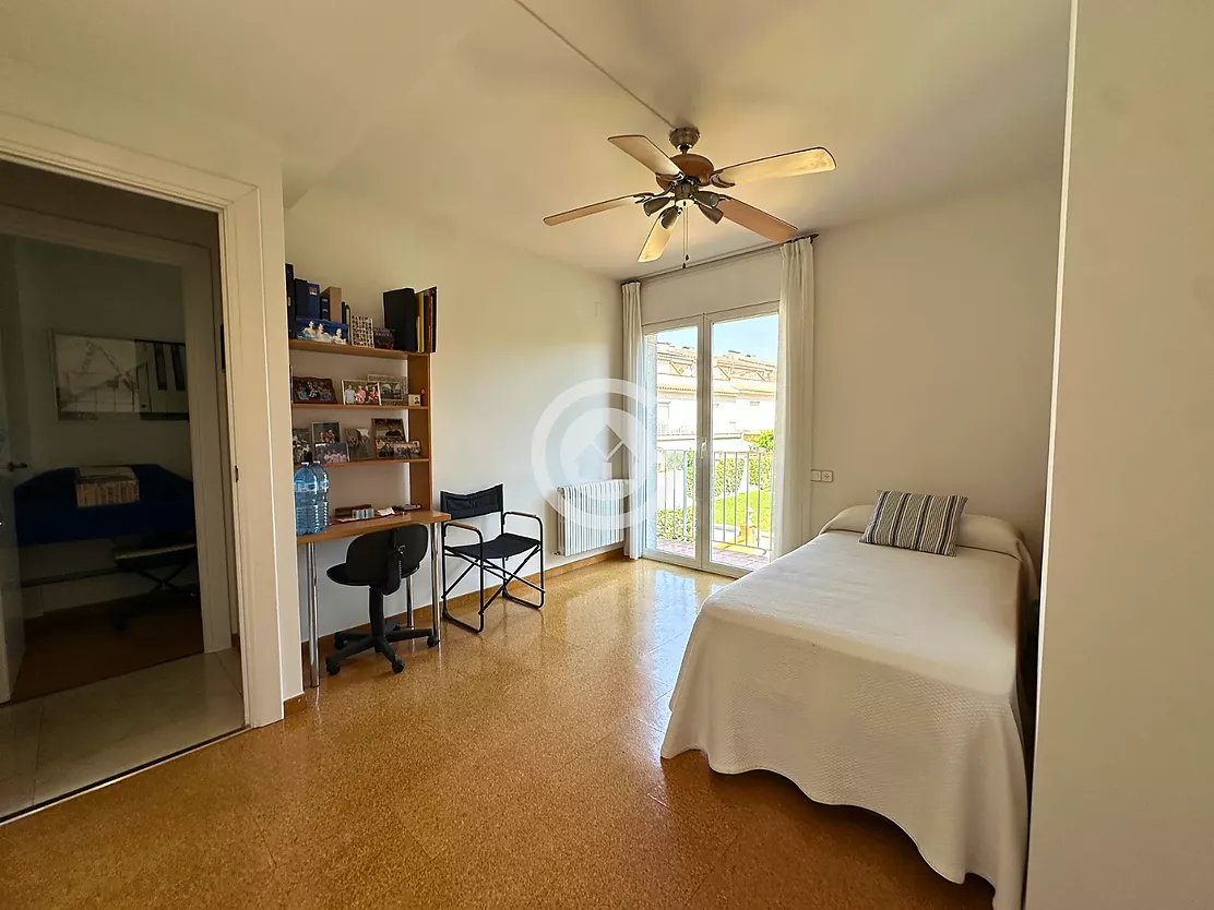 Magnífica casa adossada a Palafrugell amb 5 dormitoris, garatge i piscina comunitària.