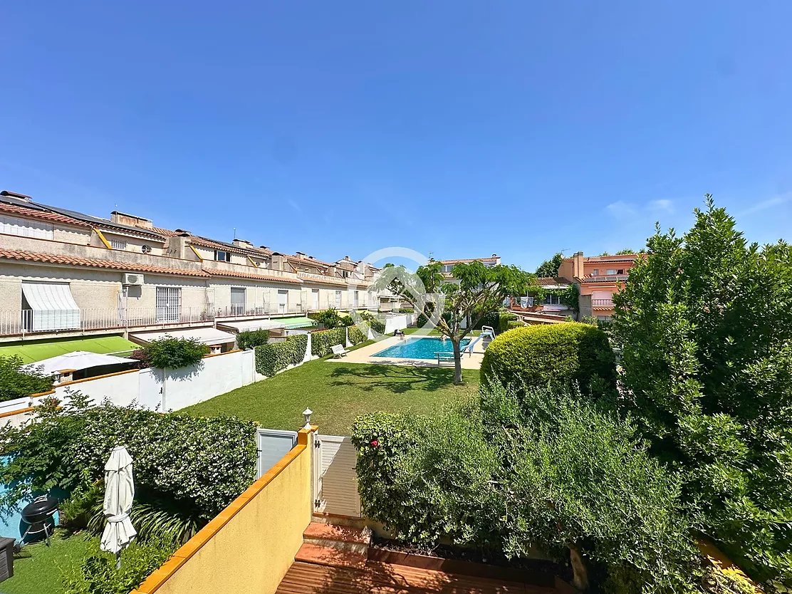 Magnífica casa adossada a Palafrugell amb 5 dormitoris, garatge i piscina comunitària.