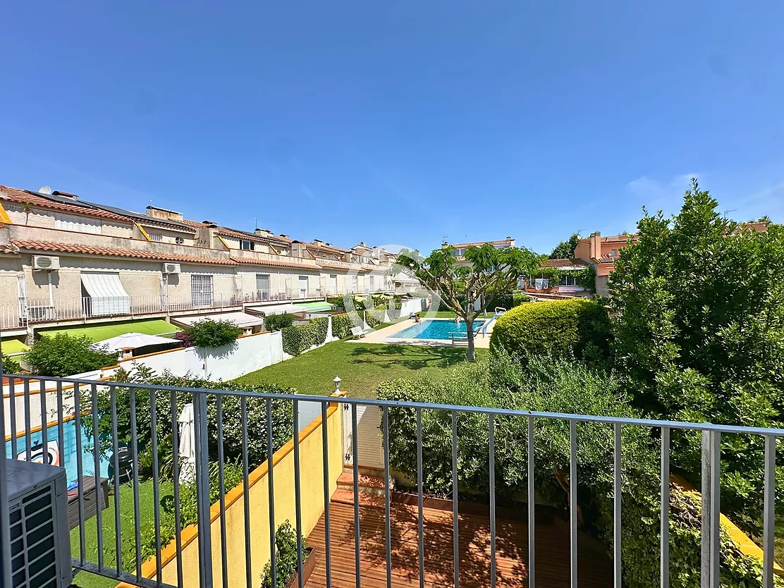 Magnífica casa adossada a Palafrugell amb 5 dormitoris, garatge i piscina comunitària.