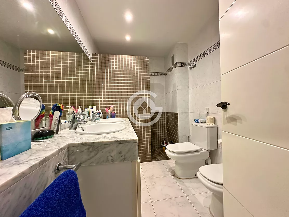 Magnífica casa adossada a Palafrugell amb 5 dormitoris, garatge i piscina comunitària.