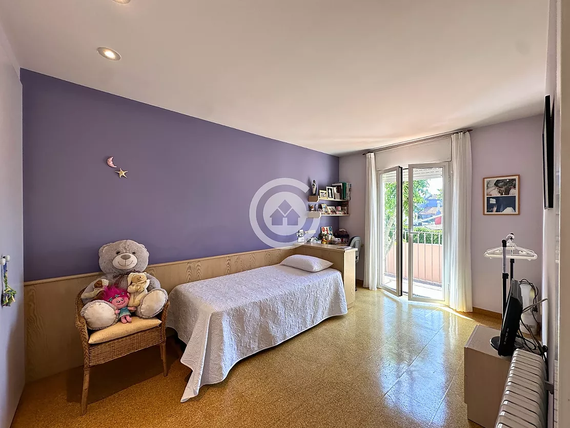 Magnífica casa adossada a Palafrugell amb 5 dormitoris, garatge i piscina comunitària.