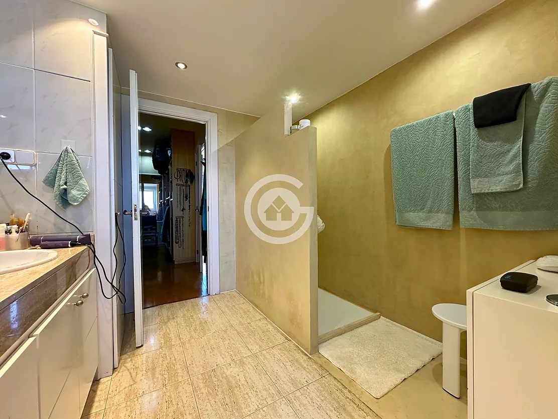 Magnífica casa adossada a Palafrugell amb 5 dormitoris, garatge i piscina comunitària.