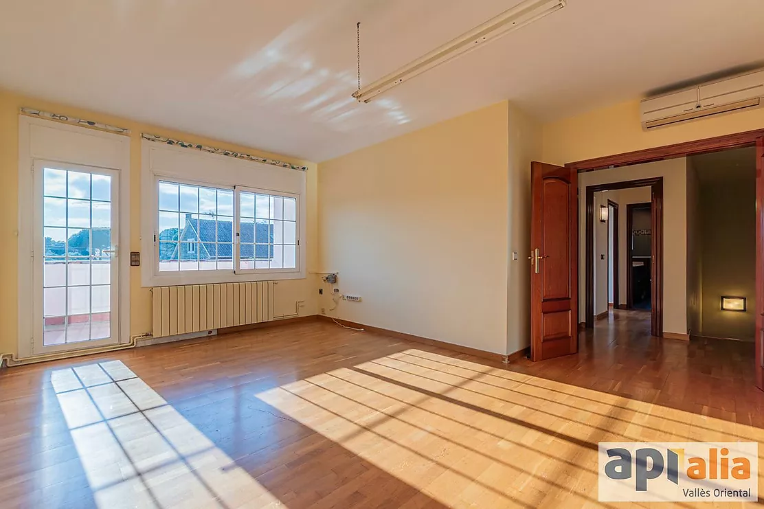 Sale of Chalet in Sant Pere de Vilamajor Urbanization Les Pungoles!!