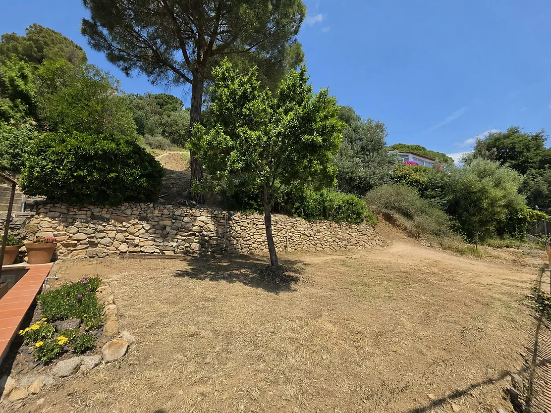 Parcela urbana de 852 m en Mas Ambrós (Calonge) con vistas panorámicas al mar.