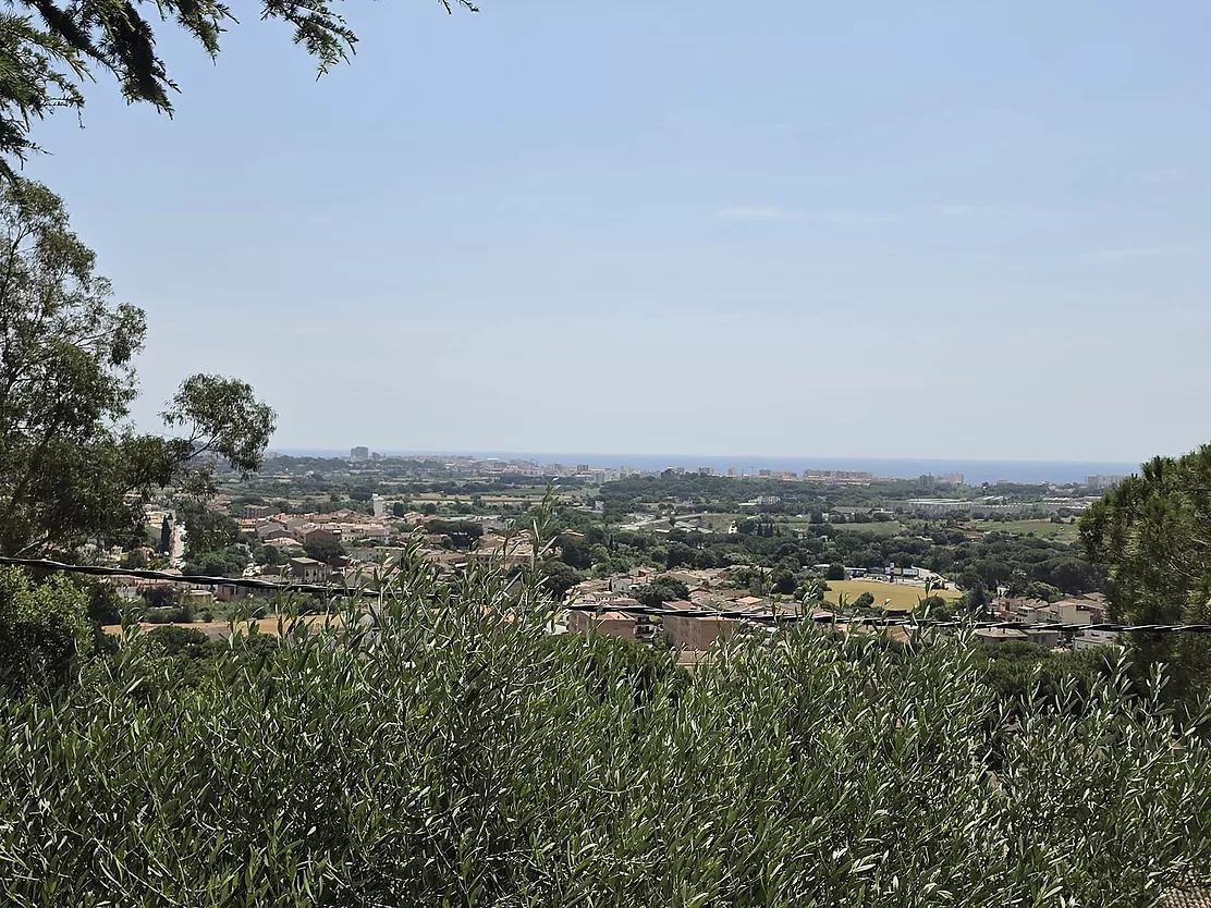 Parcela urbana de 852 m en Mas Ambrós (Calonge) con vistas panorámicas al mar.
