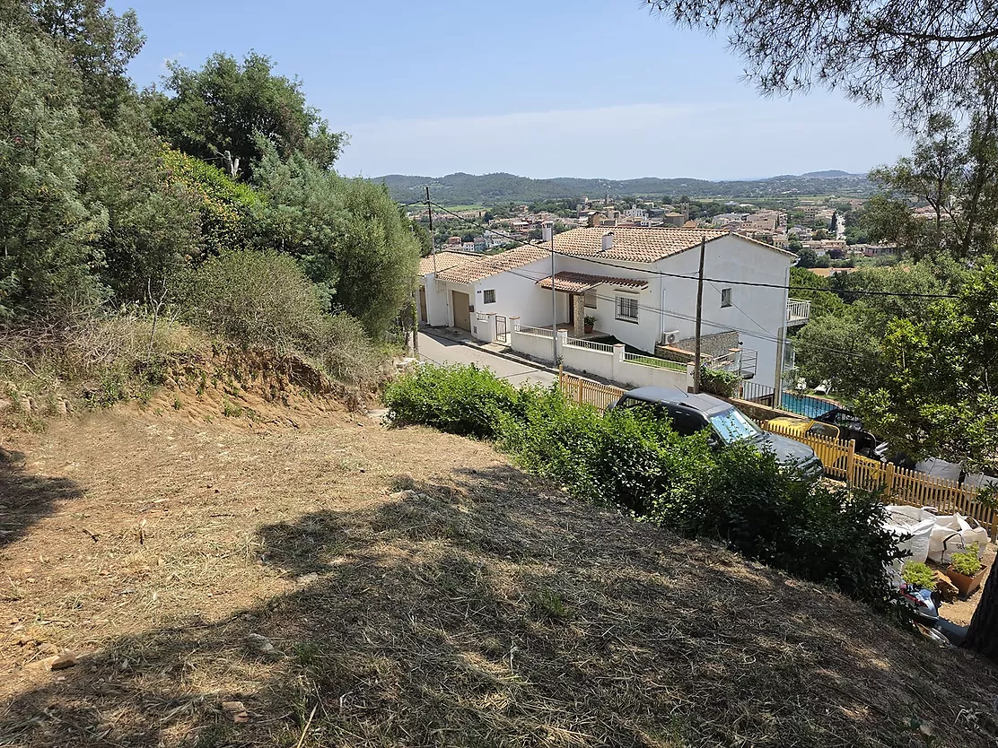 Parcela urbana de 852 m en Mas Ambrós (Calonge) con vistas panorámicas al mar.