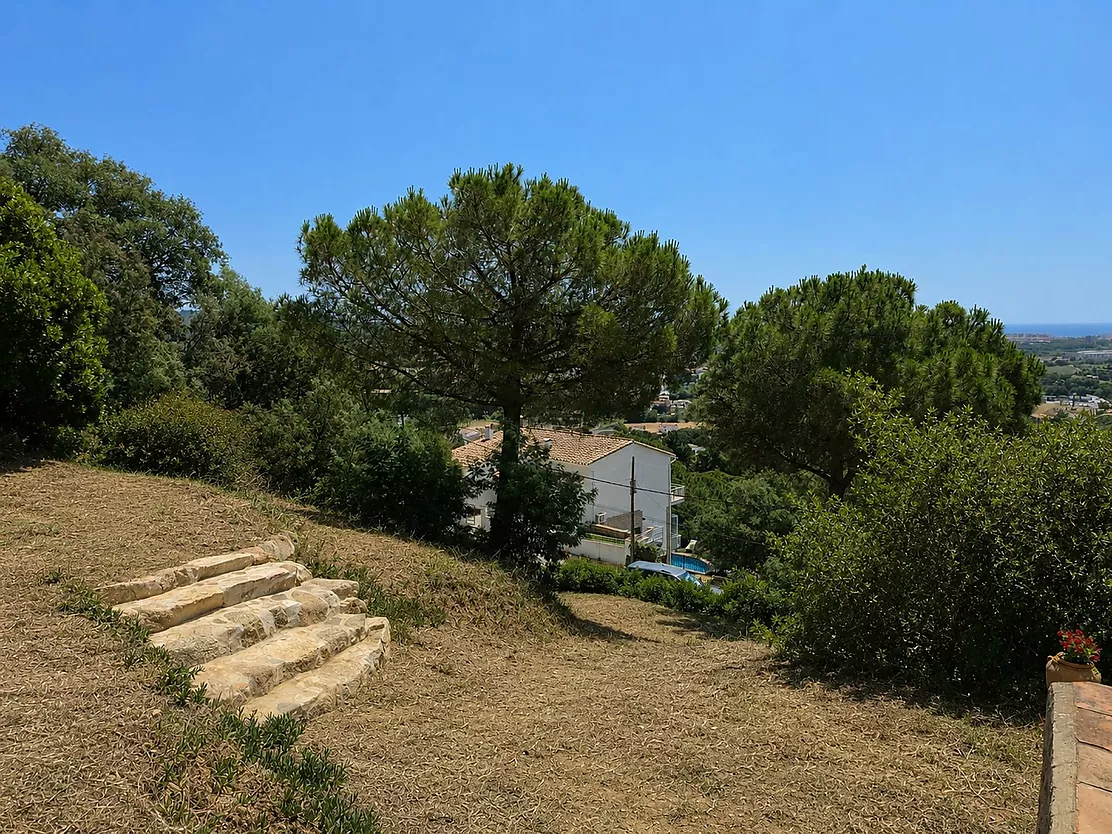 Parcela urbana de 852 m en Mas Ambrós (Calonge) con vistas panorámicas al mar.