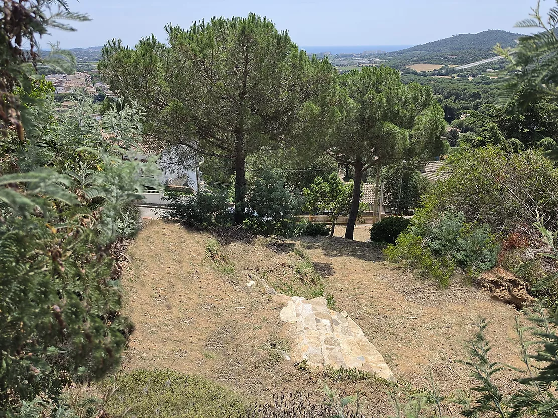 Parcela urbana de 852 m en Mas Ambrós (Calonge) con vistas panorámicas al mar.