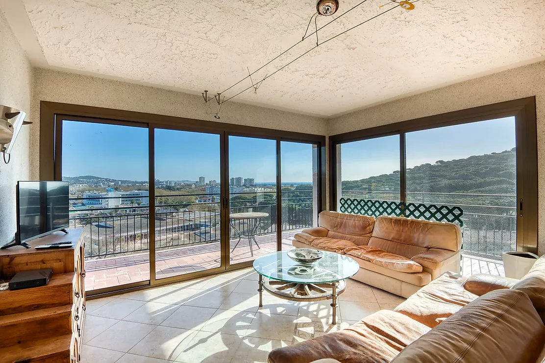 Beautiful apartment with terrace and views Platja d Aro