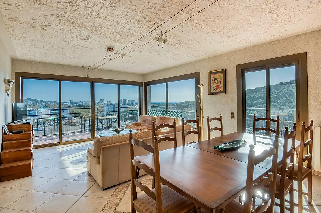 Beautiful apartment with terrace and views Platja d Aro