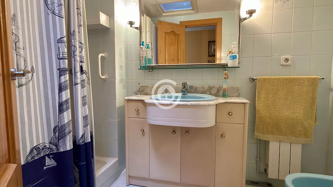 AMPLIA VIVIENDA CON JARDÍN, GARAJE A UN PASO DEL CENTRO DE PALAFRUGELL