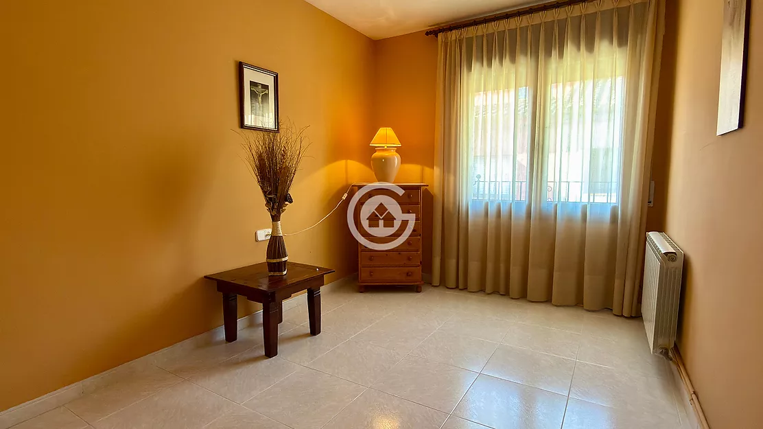 AMPLIA VIVIENDA CON JARDÍN, GARAJE A UN PASO DEL CENTRO DE PALAFRUGELL