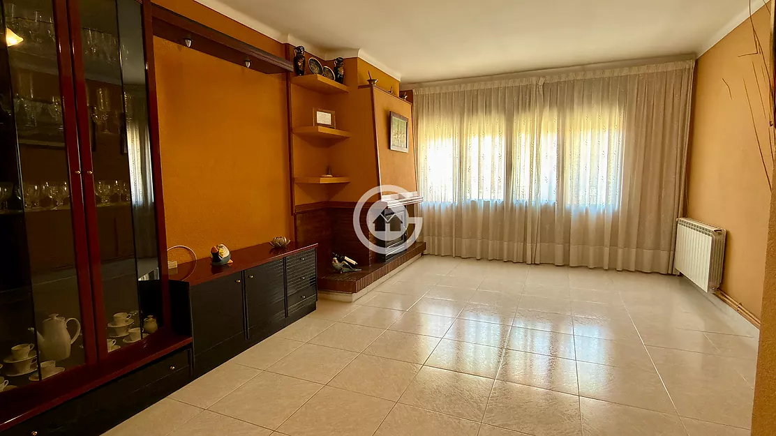 AMPLIA VIVIENDA CON JARDÍN, GARAJE A UN PASO DEL CENTRO DE PALAFRUGELL