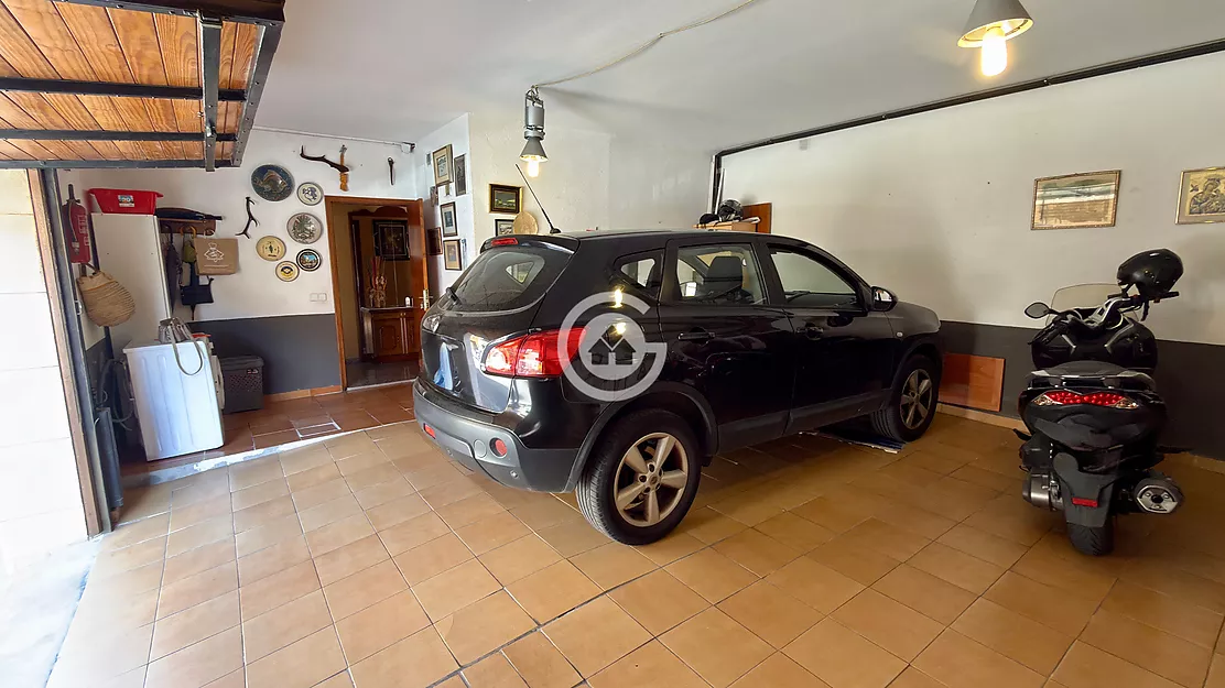 AMPLIA VIVIENDA CON JARDÍN, GARAJE A UN PASO DEL CENTRO DE PALAFRUGELL