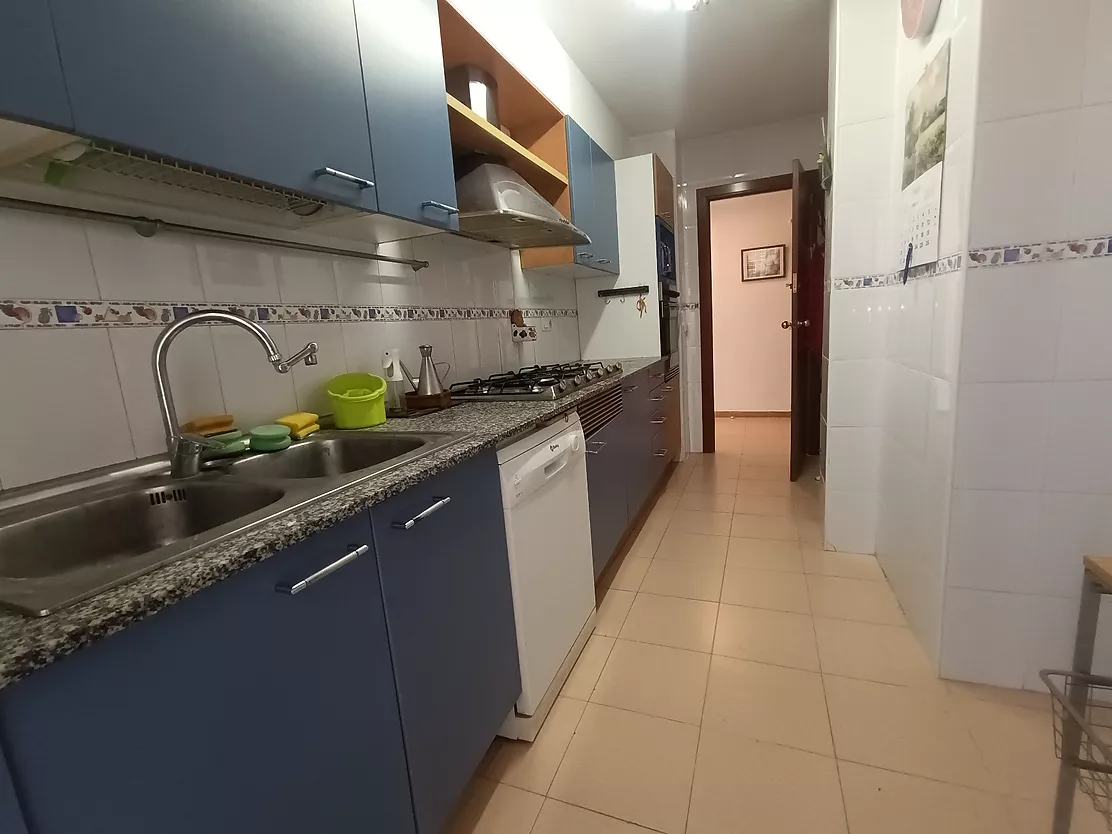 Excellent appartement en attique avec terrasse, ascenseur et place de parking.