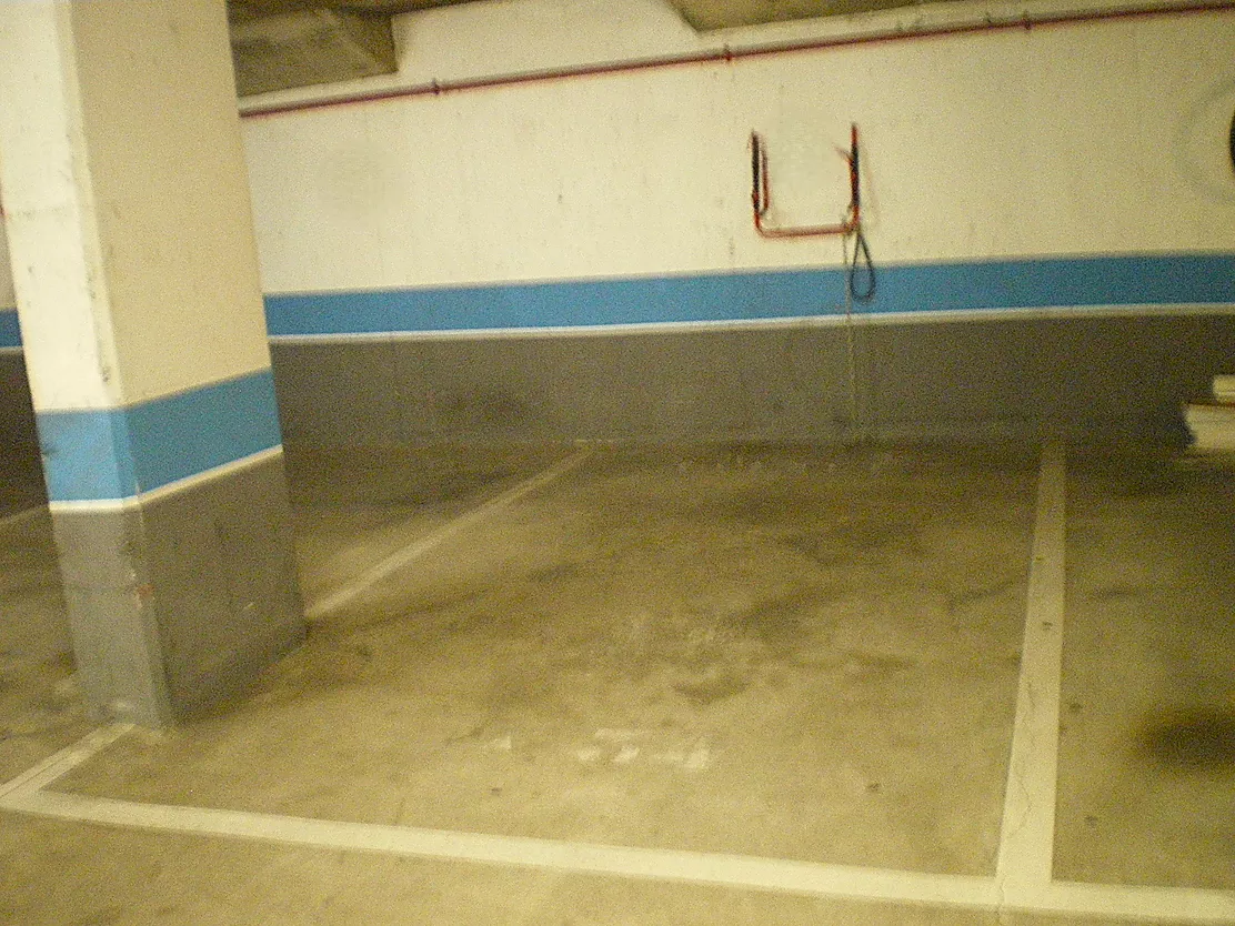 Excellent appartement en attique avec terrasse, ascenseur et place de parking.