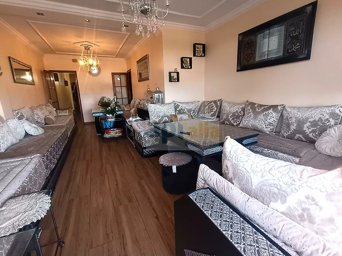 Appartement avec terrasse, ascenseur et parking.