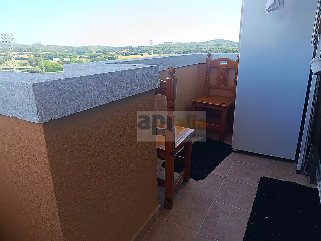 Appartement avec terrasse, ascenseur et parking.