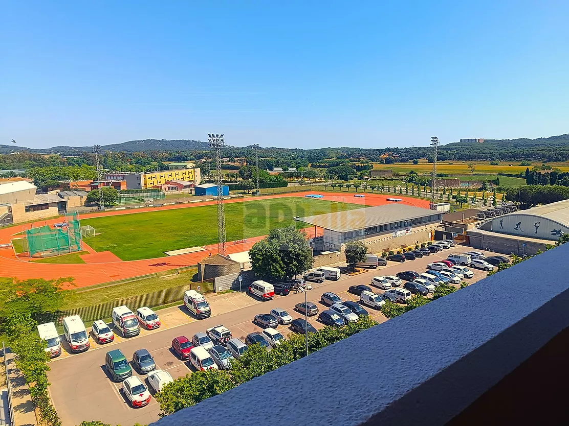 Appartement avec terrasse, ascenseur et parking.