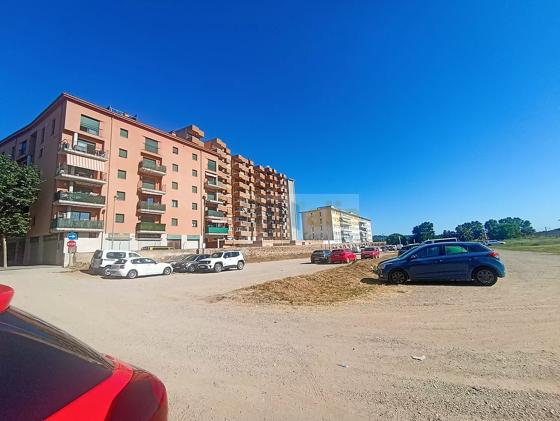 Appartement avec terrasse, ascenseur et parking.