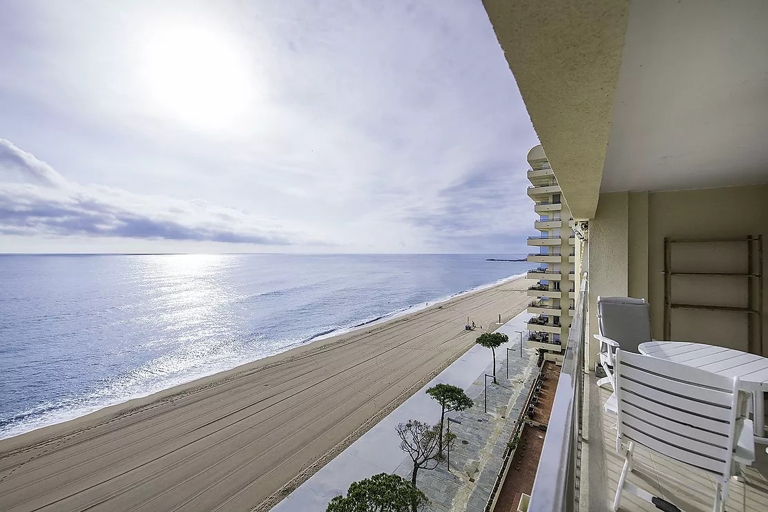 Un appartement en première ligne de mer avec une vue exceptionnelle et une licence touristique
