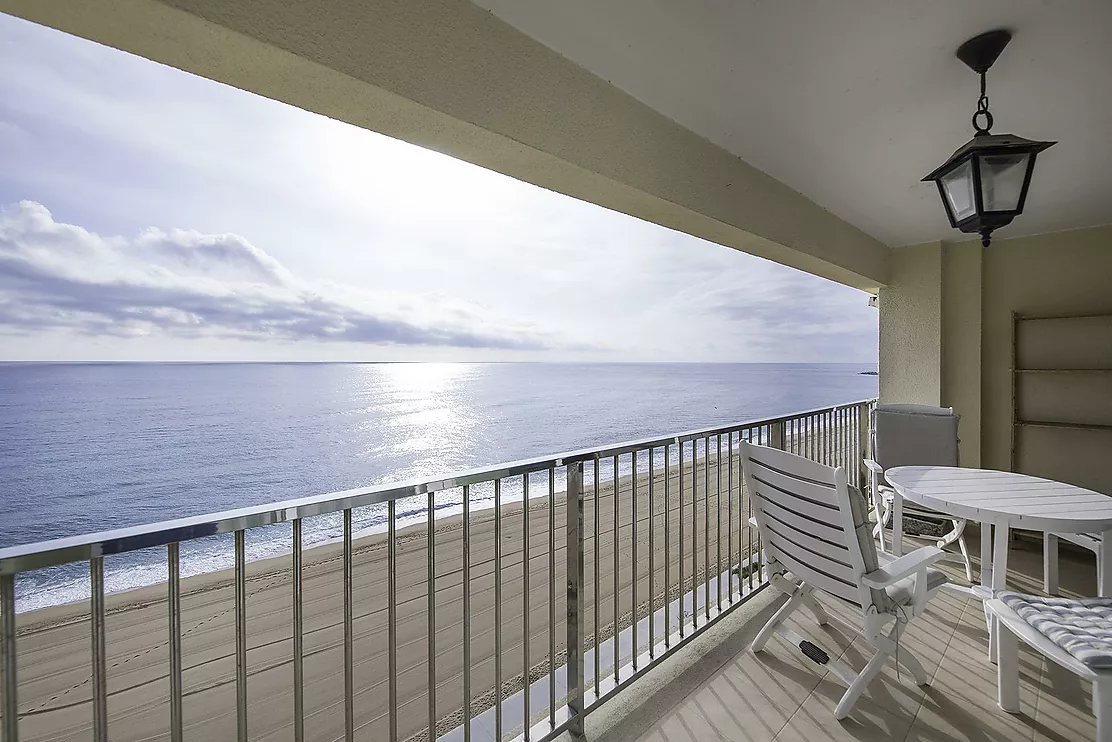 Un appartement en première ligne de mer avec une vue exceptionnelle et une licence touristique