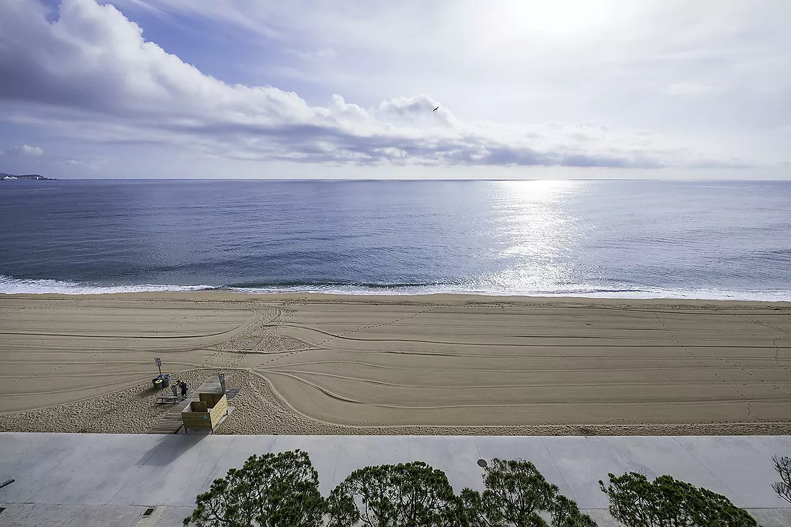 Un appartement en première ligne de mer avec une vue exceptionnelle et une licence touristique