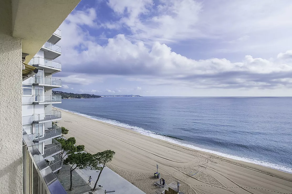 Un appartement en première ligne de mer avec une vue exceptionnelle et une licence touristique