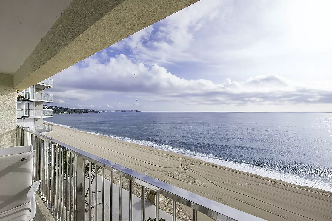 Un appartement en première ligne de mer avec une vue exceptionnelle et une licence touristique