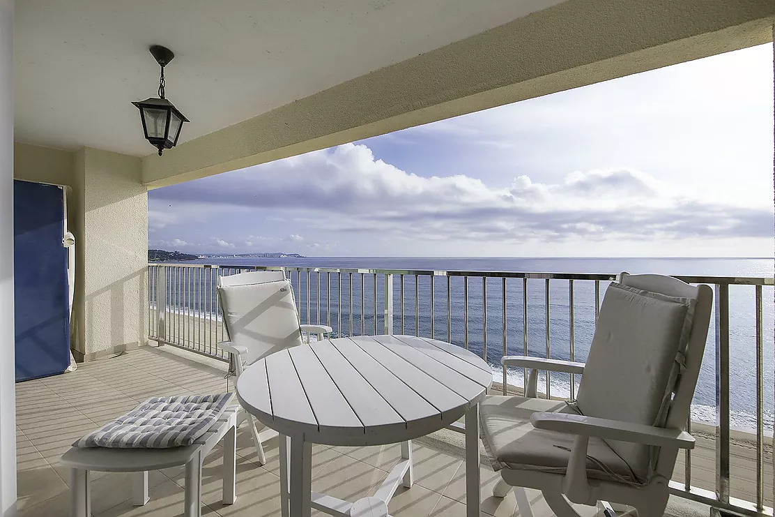 Un appartement en première ligne de mer avec une vue exceptionnelle et une licence touristique
