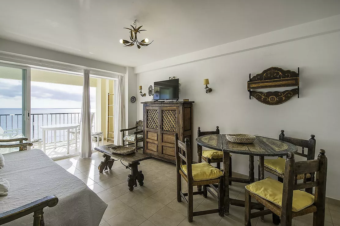 Un appartement en première ligne de mer avec une vue exceptionnelle et une licence touristique