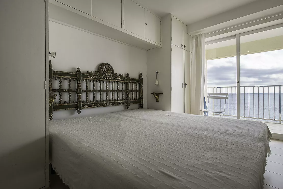 Un appartement en première ligne de mer avec une vue exceptionnelle et une licence touristique